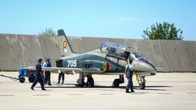 Simulare zbor militar în cazarma 329 Boboc, România Simulare zbor militar în cazarma 329 Boboc, România