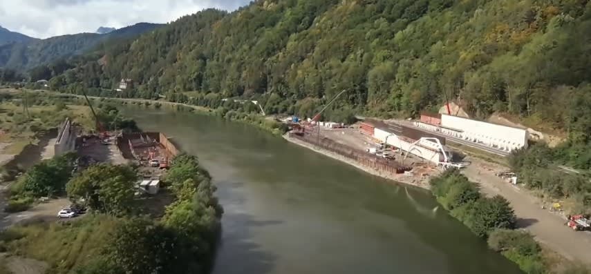Lucrări de construcție pe șantierul autostrăzii Sibiu-Pitești