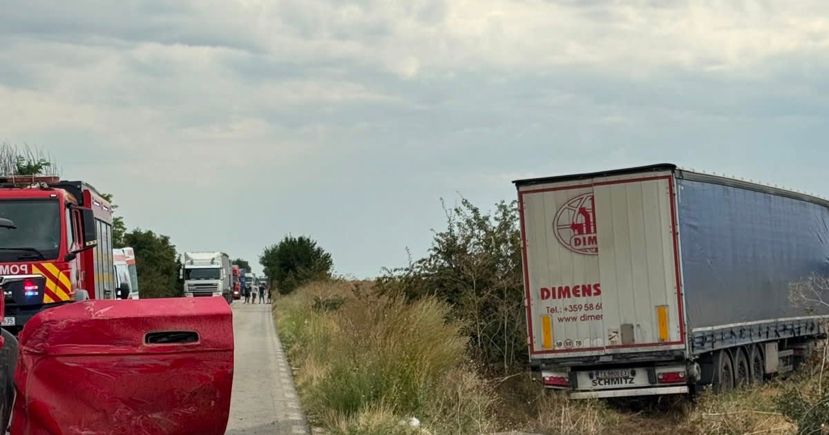 Mașină avariată după accident pe DJ381 între Ciocârlia și A2