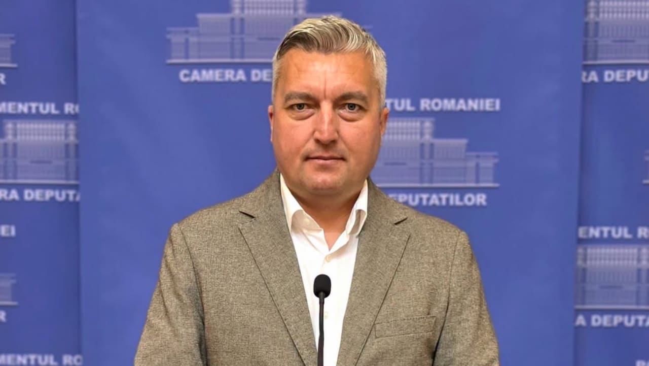 Camera Deputaților a modificat legea pentru a evita pierderea mandatelor a mii de consilieri locali