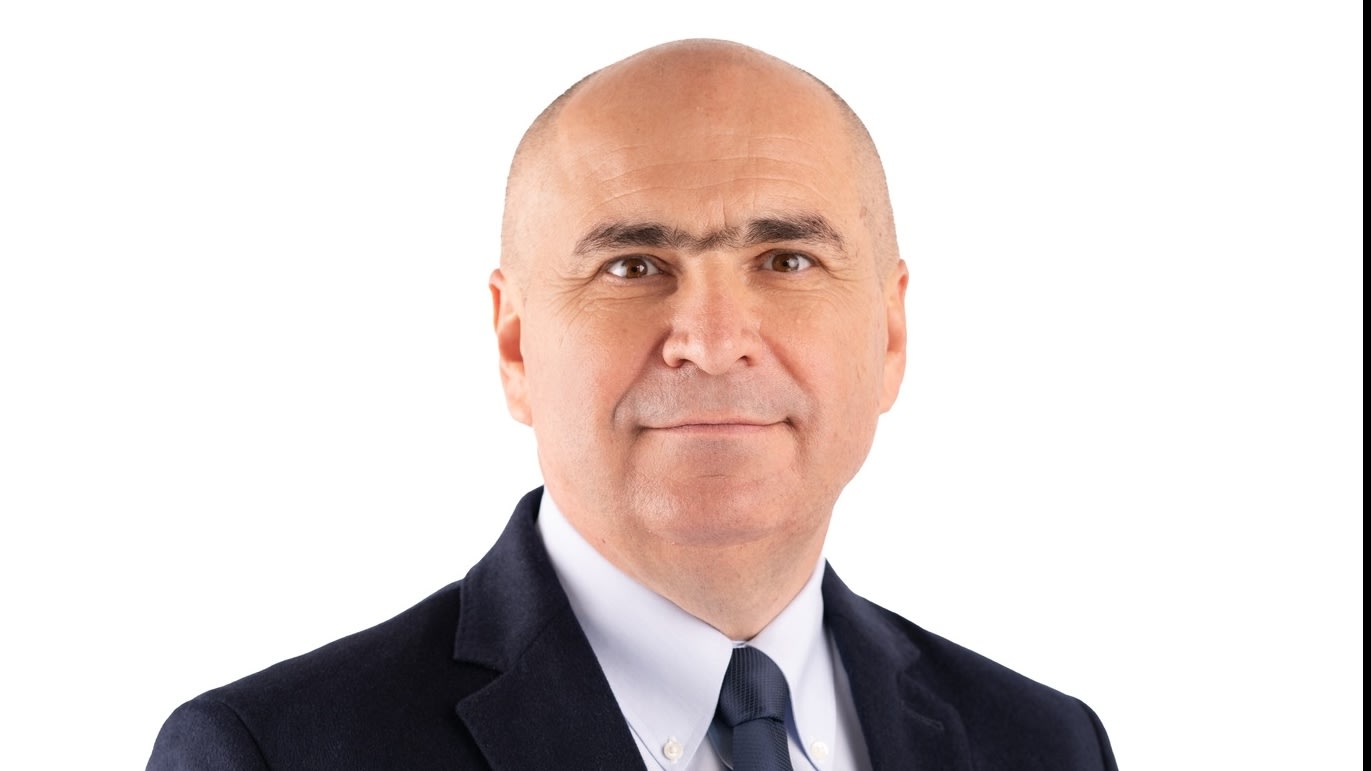 Ilie Bolojan în discurs politic, în fața camerei Ilie Bolojan în discurs politic, în fața camerei