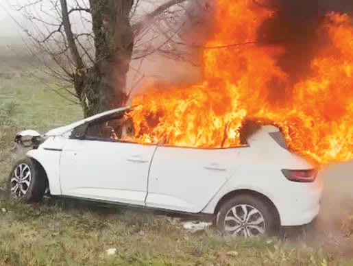 Mașină arsă în accident rutier în Bălilești Mașină arsă în accident rutier în Bălilești