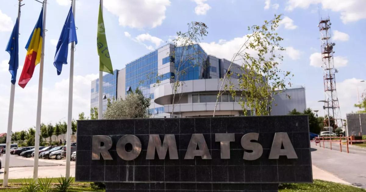 Clădirea ROMATSA și avioane deasupra, simbol al navigației aeriene Clădirea ROMATSA și avioane deasupra, simbol al navigației aeriene