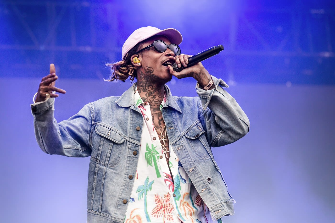 Rapperul Wiz Khalifa în timpul unui concert în România Rapperul Wiz Khalifa în timpul unui concert în România