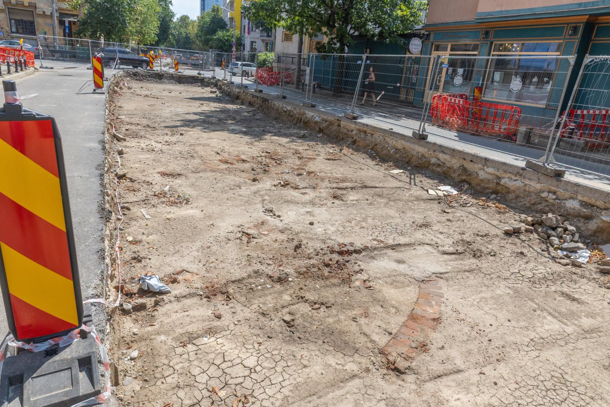 Lucrările pentru modernizarea șinelor de tramvai de pe Str. Armand Călinescu au fost oprite. PMB: Constructorul a descoperit posibile vestigii