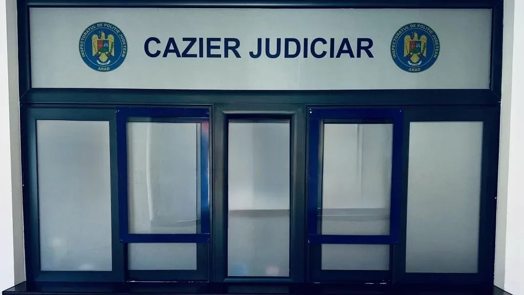Reprezentanți IPJ Giurgiu în fața sediului, lucrări în rețea Reprezentanți IPJ Giurgiu în fața sediului, lucrări în rețea
