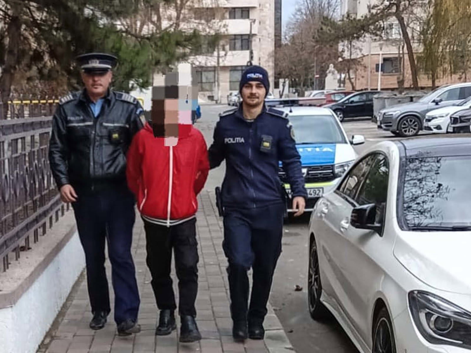 Poliție și echipaj de intervenție în apropierea Berlinului Poliție și echipaj de intervenție în apropierea Berlinului