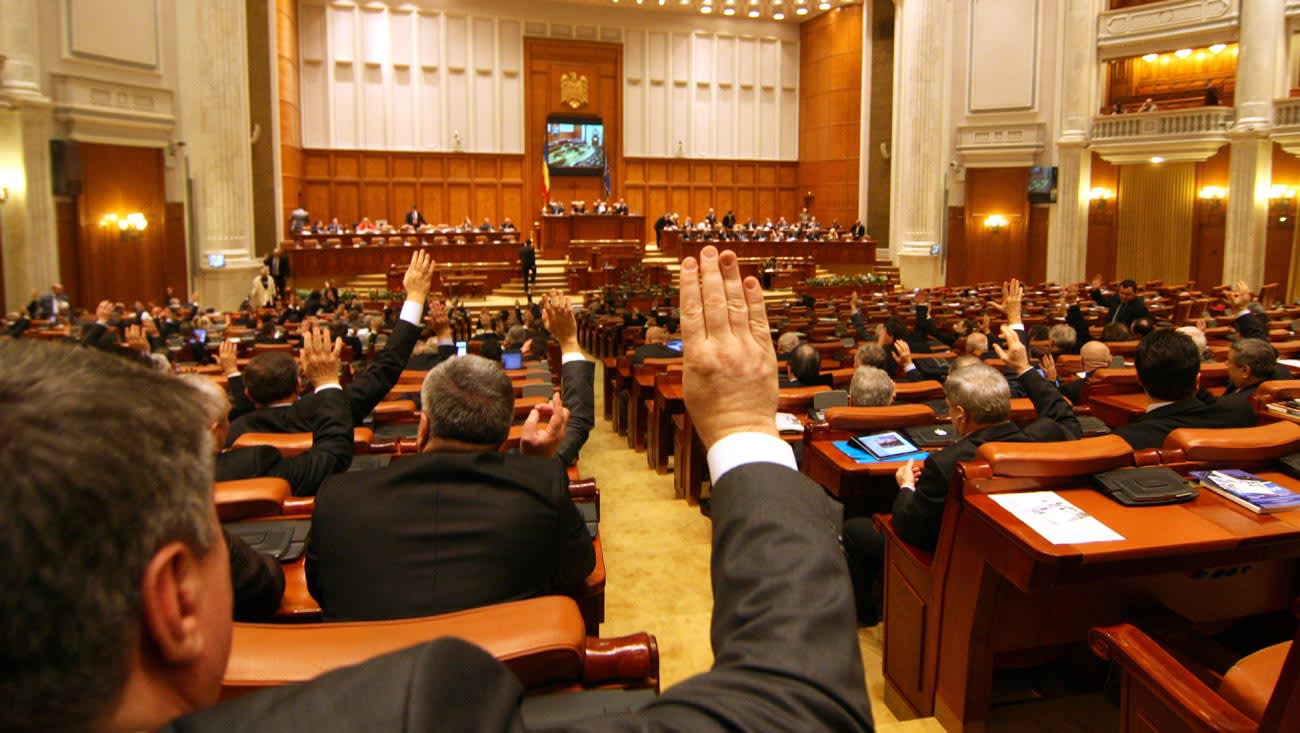 Parlamentul a aprobat modificarea Codului Administrativ. În Brăila, niciun consilier nu și-a dat demisia