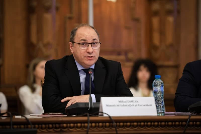 Mihai Dimian: Bursele sociale 2026-2027, suma totală și distribuția sunt în dezbatere Mihai Dimian: Bursele sociale 2026-2027, suma totală și distribuția sunt în dezbatere