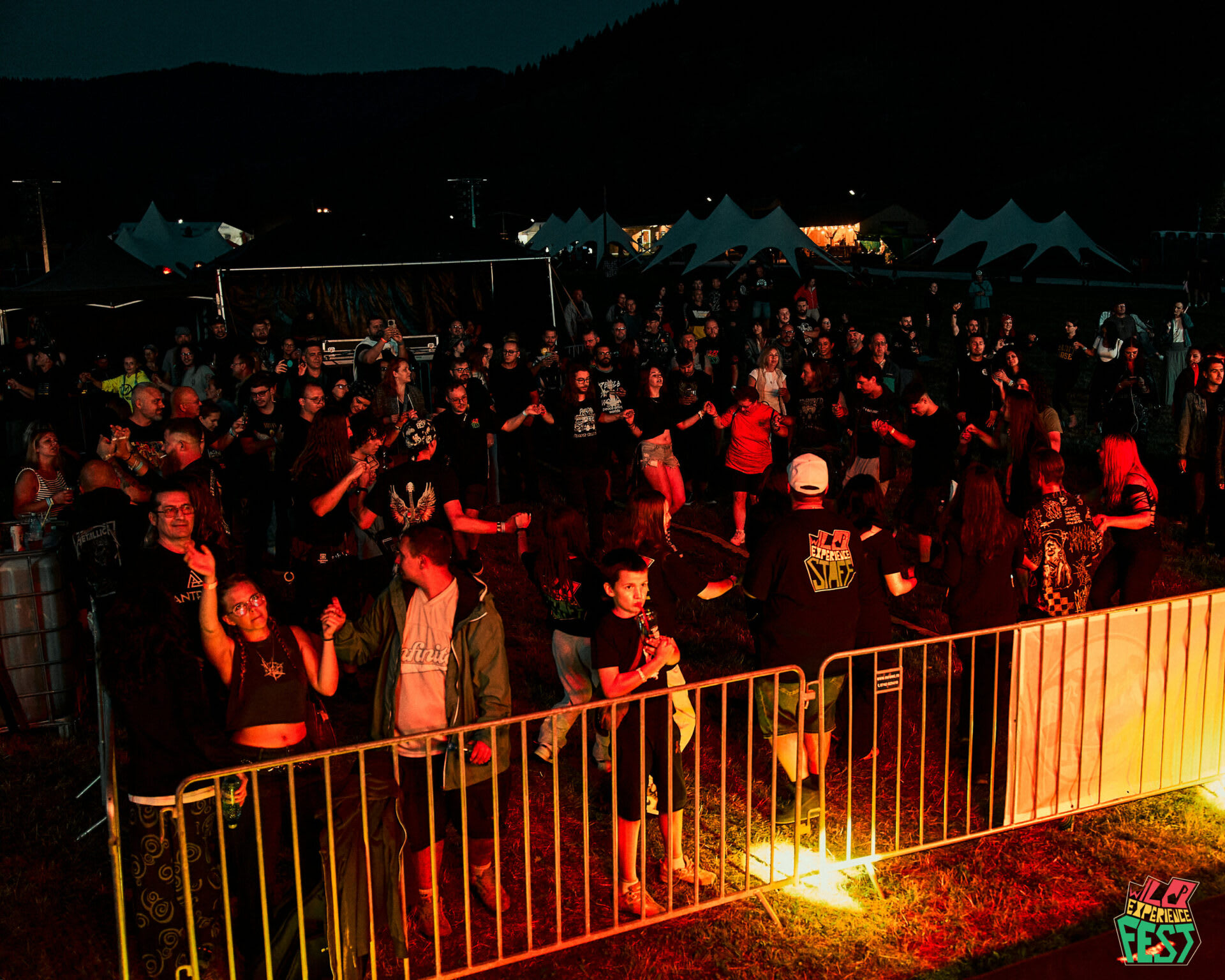 Scene din festivalul Wild Experience 2026 la Corbu Scene din festivalul Wild Experience 2026 la Corbu