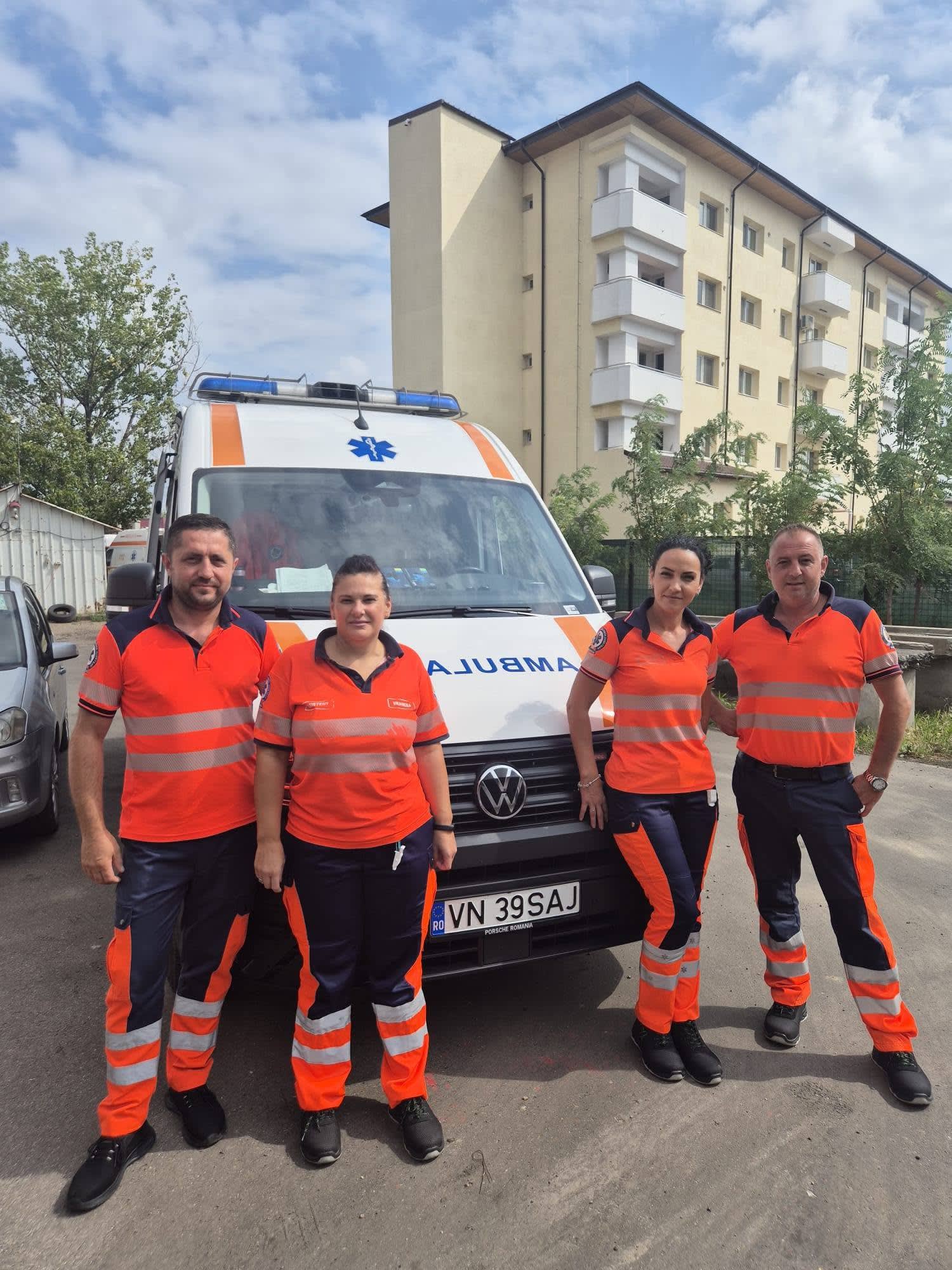 Echipaj de salvare medicală intervenind în Vrancea Echipaj de salvare medicală intervenind în Vrancea
