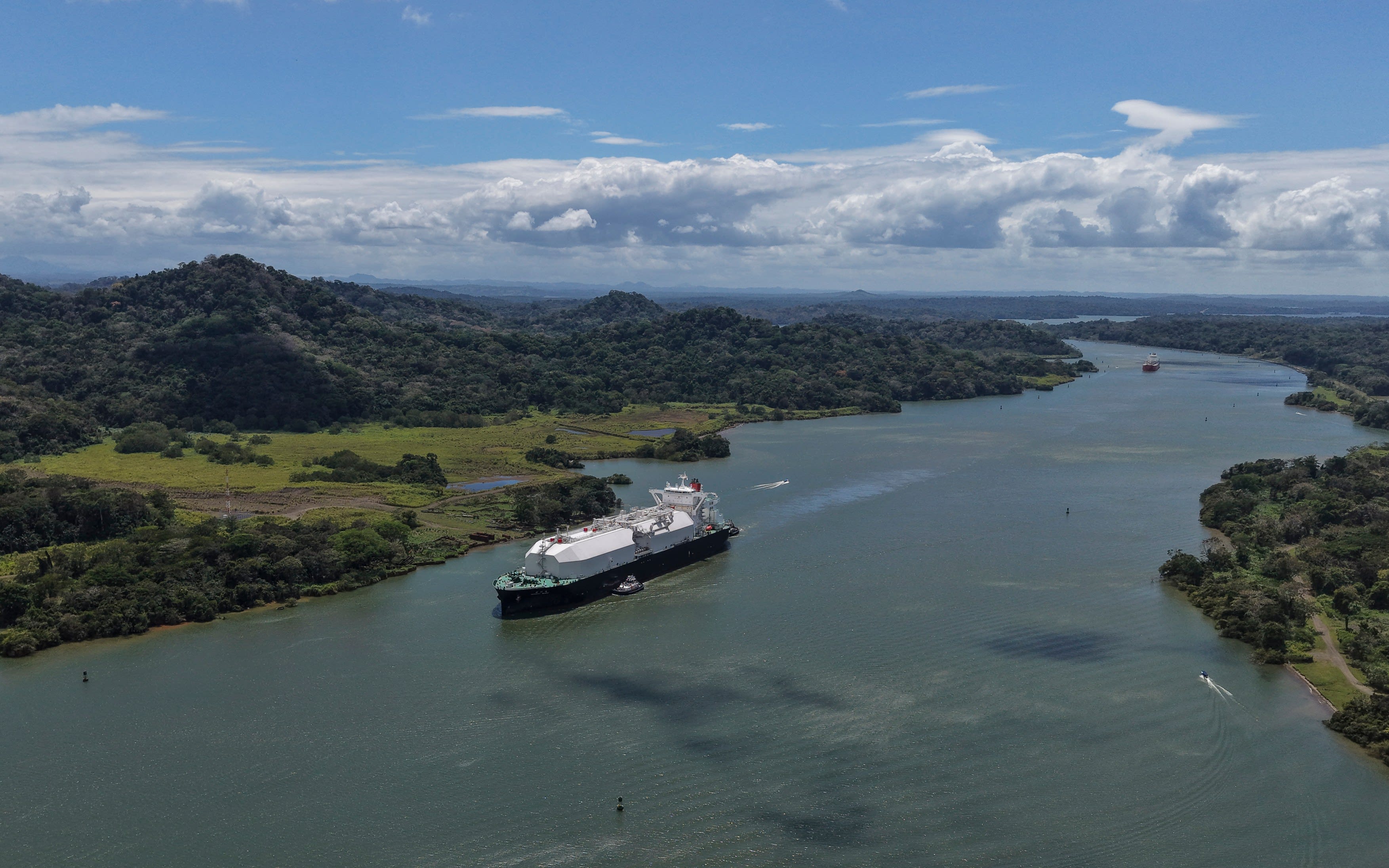 O navă a plătit un record de 5,3 milioane de dolari pentru traversarea canalului Panama