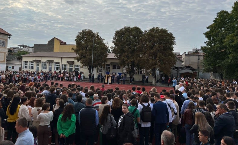 Elevii încep școala cu reguli noi pentru burse. Ce trebuie să știe părinții în 2026