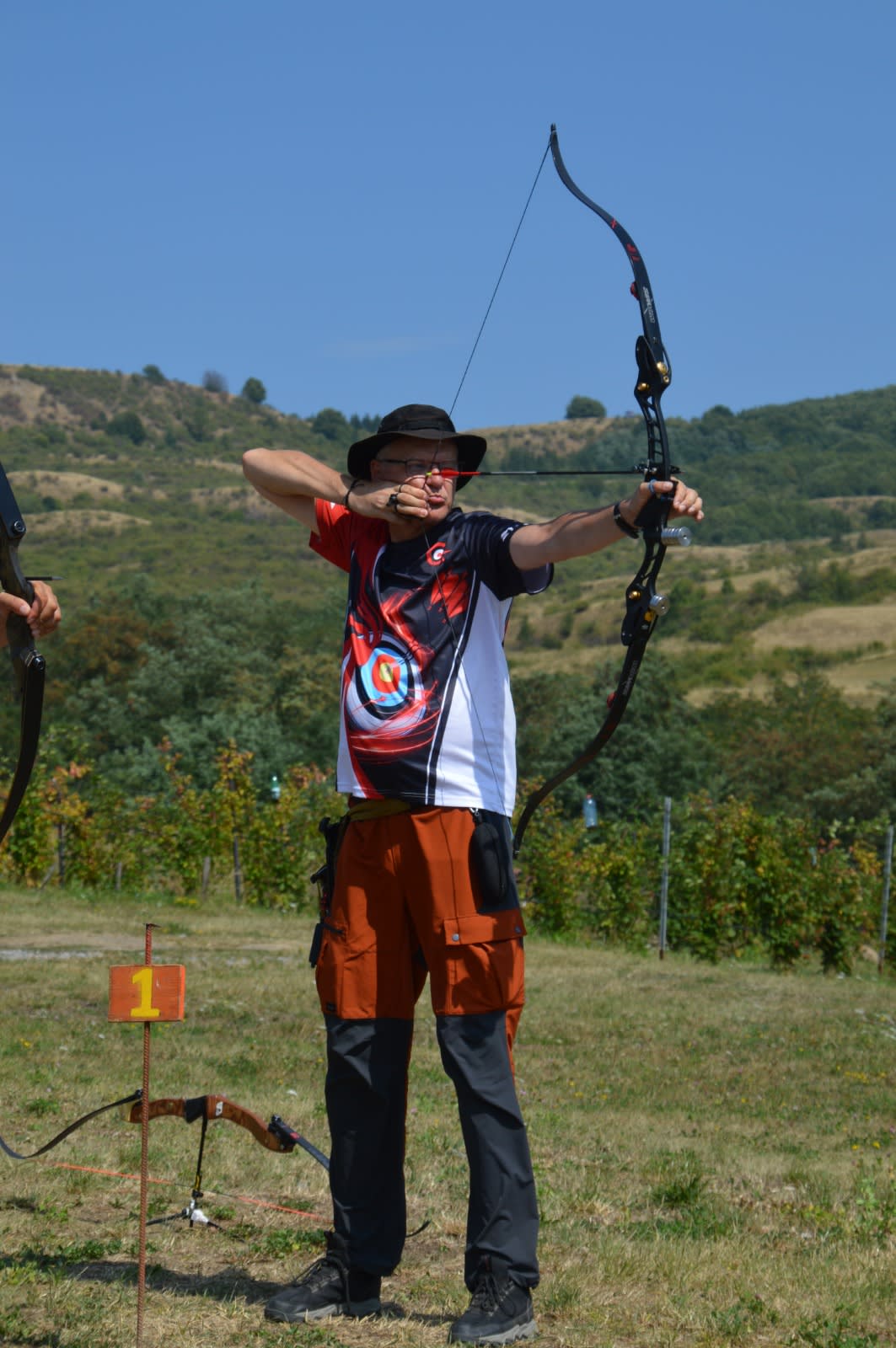 Marius Sabou câștigând titlul național la tir cu arcul Marius Sabou câștigând titlul național la tir cu arcul