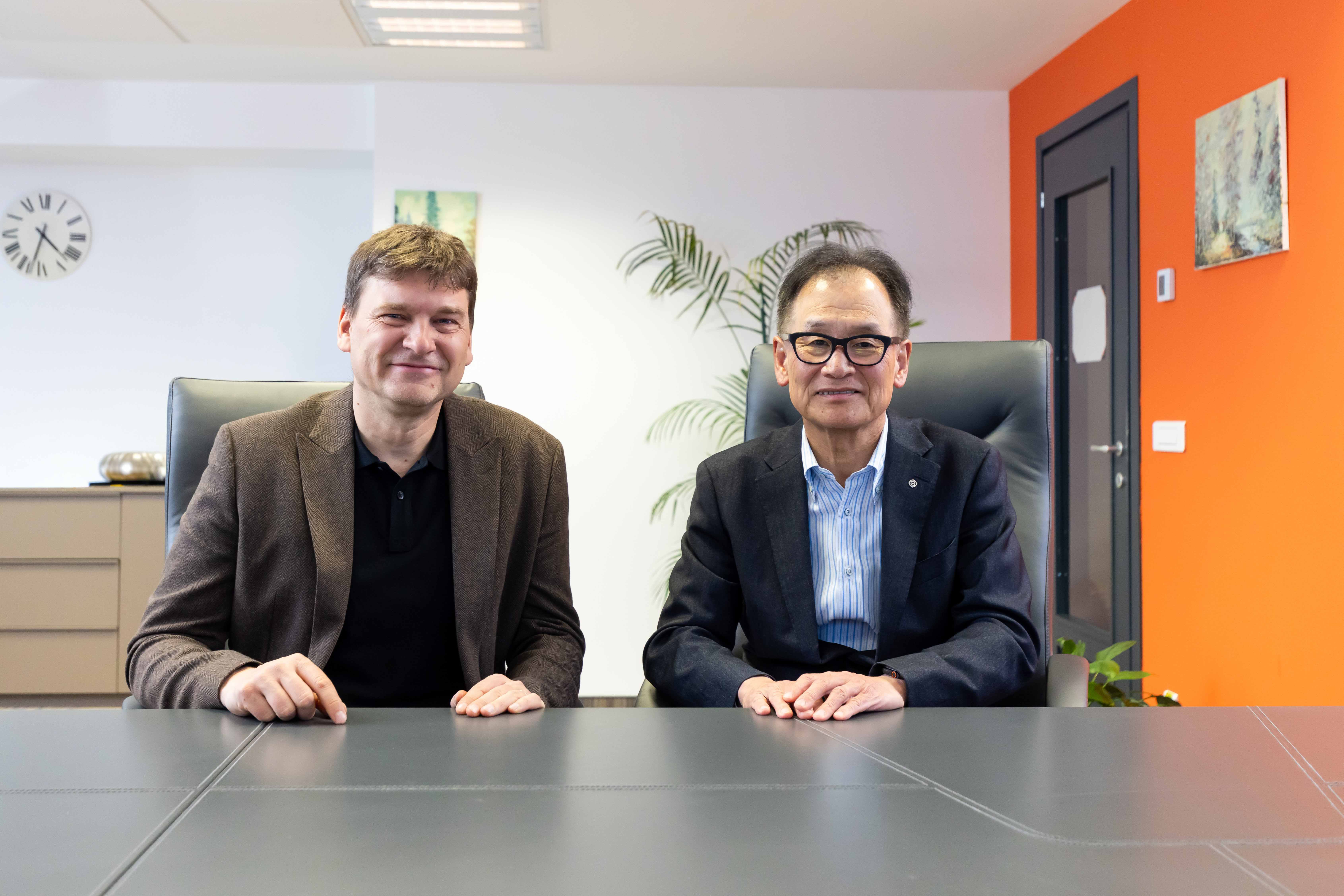 Echipă de ingineri din România lucrând la proiect software pentru Japonia Echipă de ingineri din România lucrând la proiect software pentru Japonia