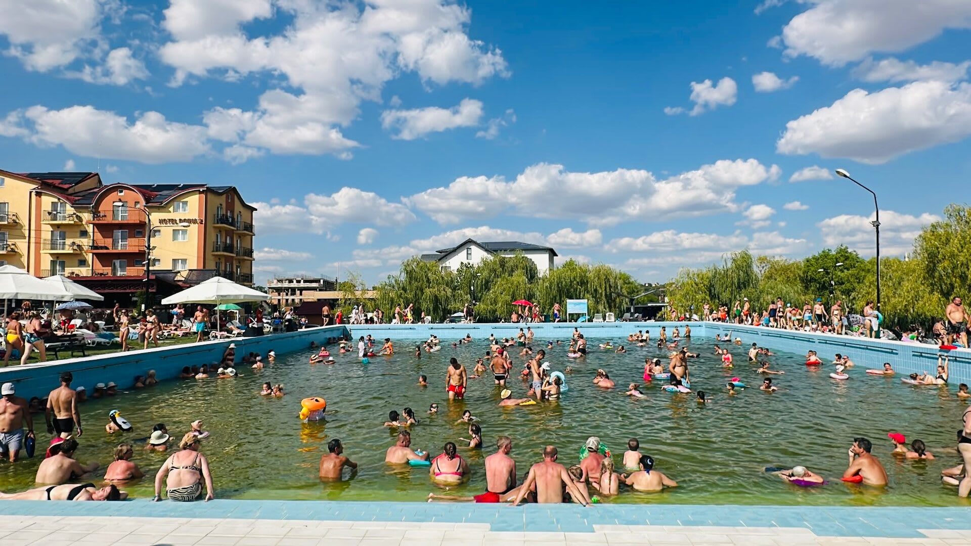 Turism Tășnad: Apa termală ajută la tratarea reumatismului și stresului