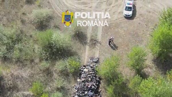 Polițiști și reprezentanți ai Gărzii Naționale de Mediu la fața locului Polițiști și reprezentanți ai Gărzii Naționale de Mediu la fața locului