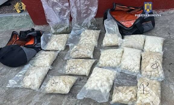 Captură spectaculoasă în Ungaria: trei kilograme de droguri găsite într-un Mercedes de lux