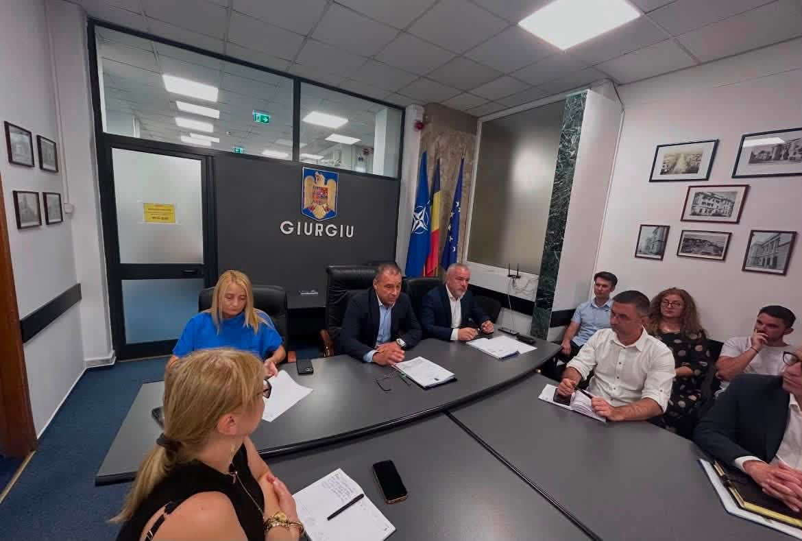 Prefectul județului Giurgiu discutând despre educație