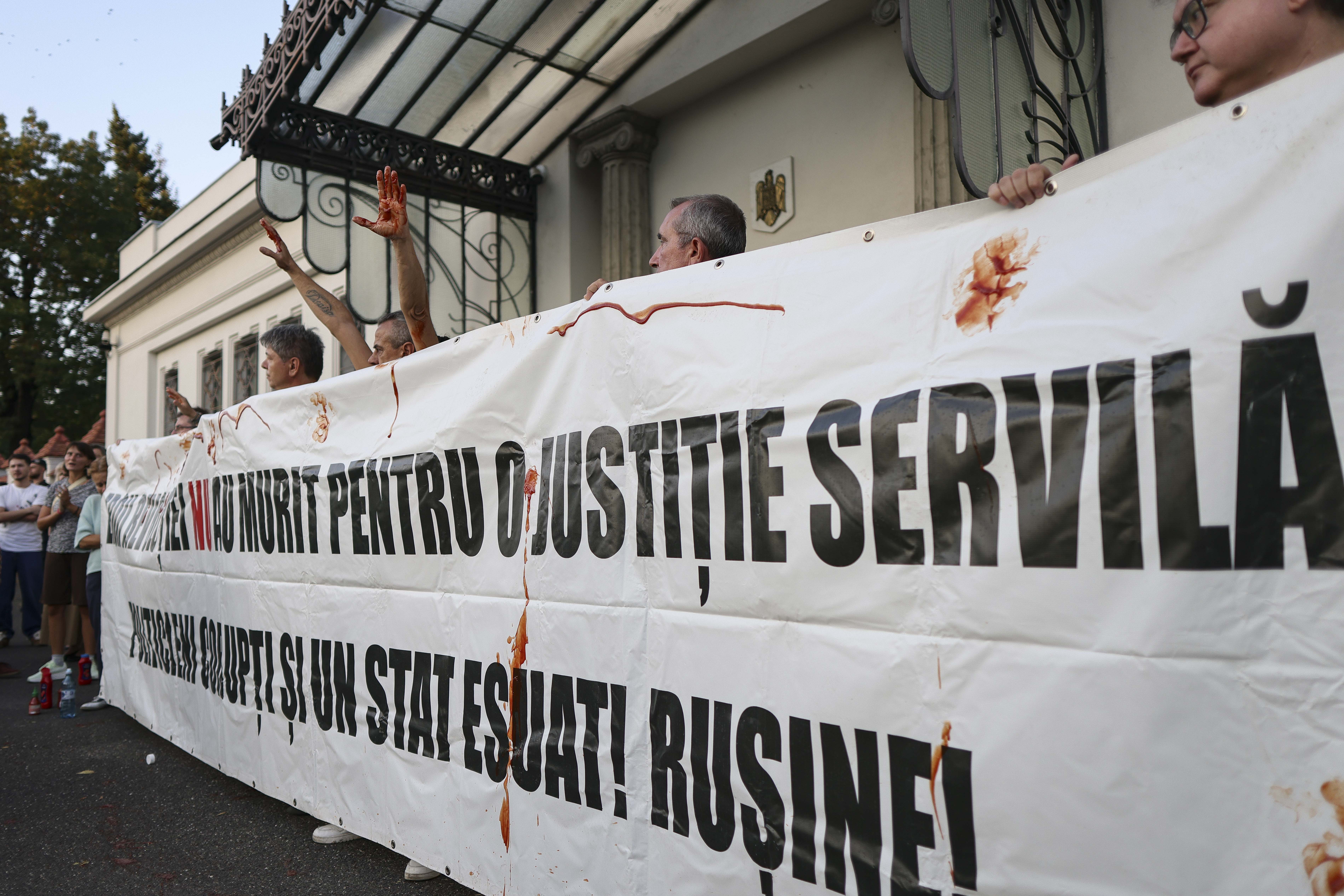 Protest în fața Cotroceniului pentru demiterea lui Lucian Pahonțu, vineri seară