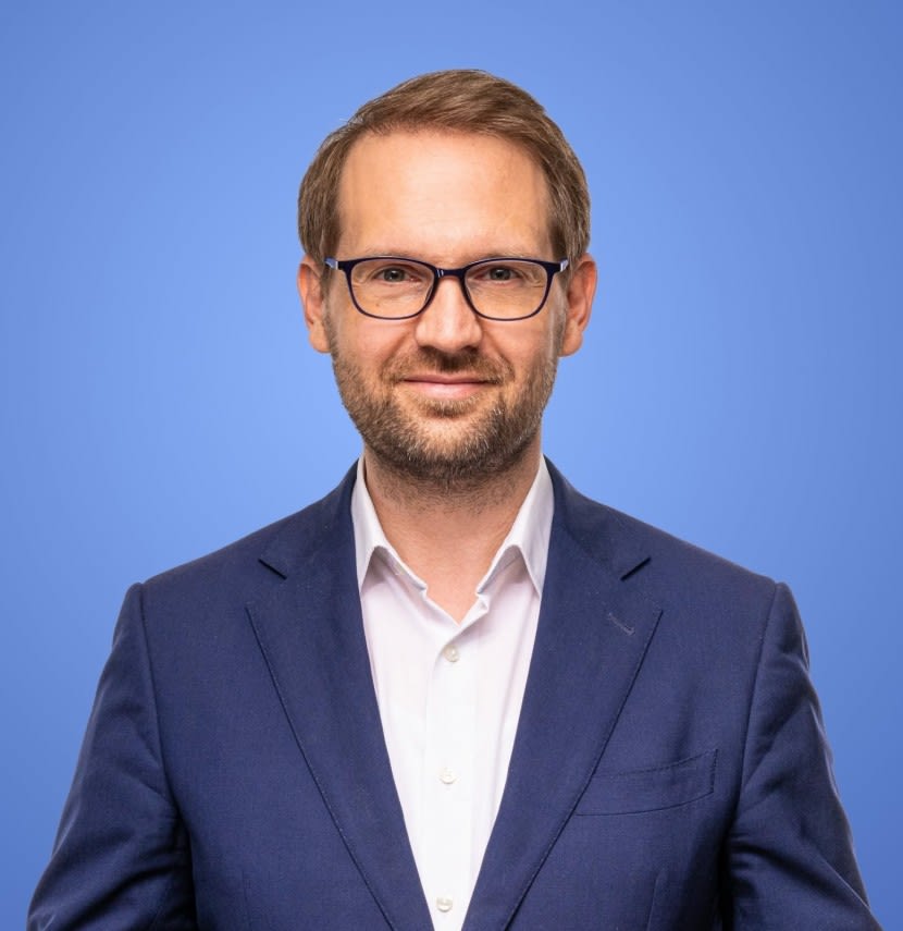 Dominic Fritz discutând despre Legea ANI