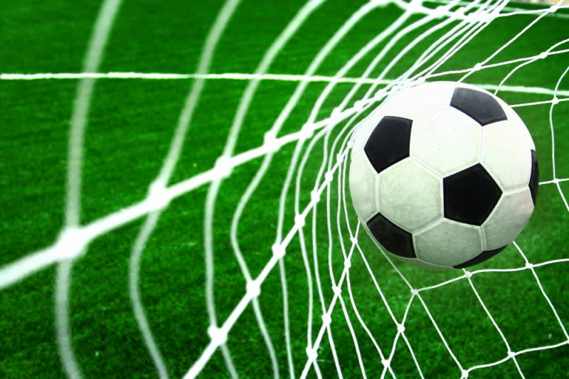 Meci de fotbal Ligii a IV-a Suceava, echipe în acțiune Meci de fotbal Ligii a IV-a Suceava, echipe în acțiune