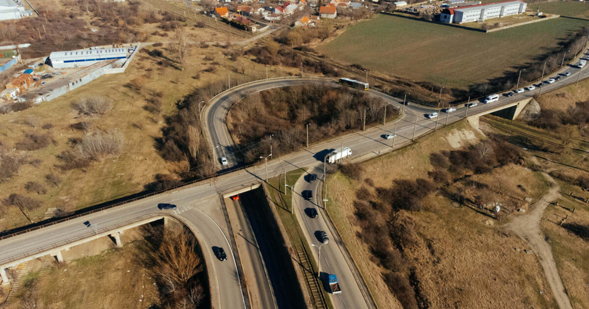 Șantier pasaj Slavici-Polonă în Timișoara, muncitori și utilaje