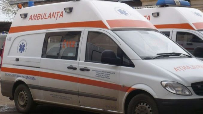 Ambulanță și mașină implicate într-un accident rutier în Constanța