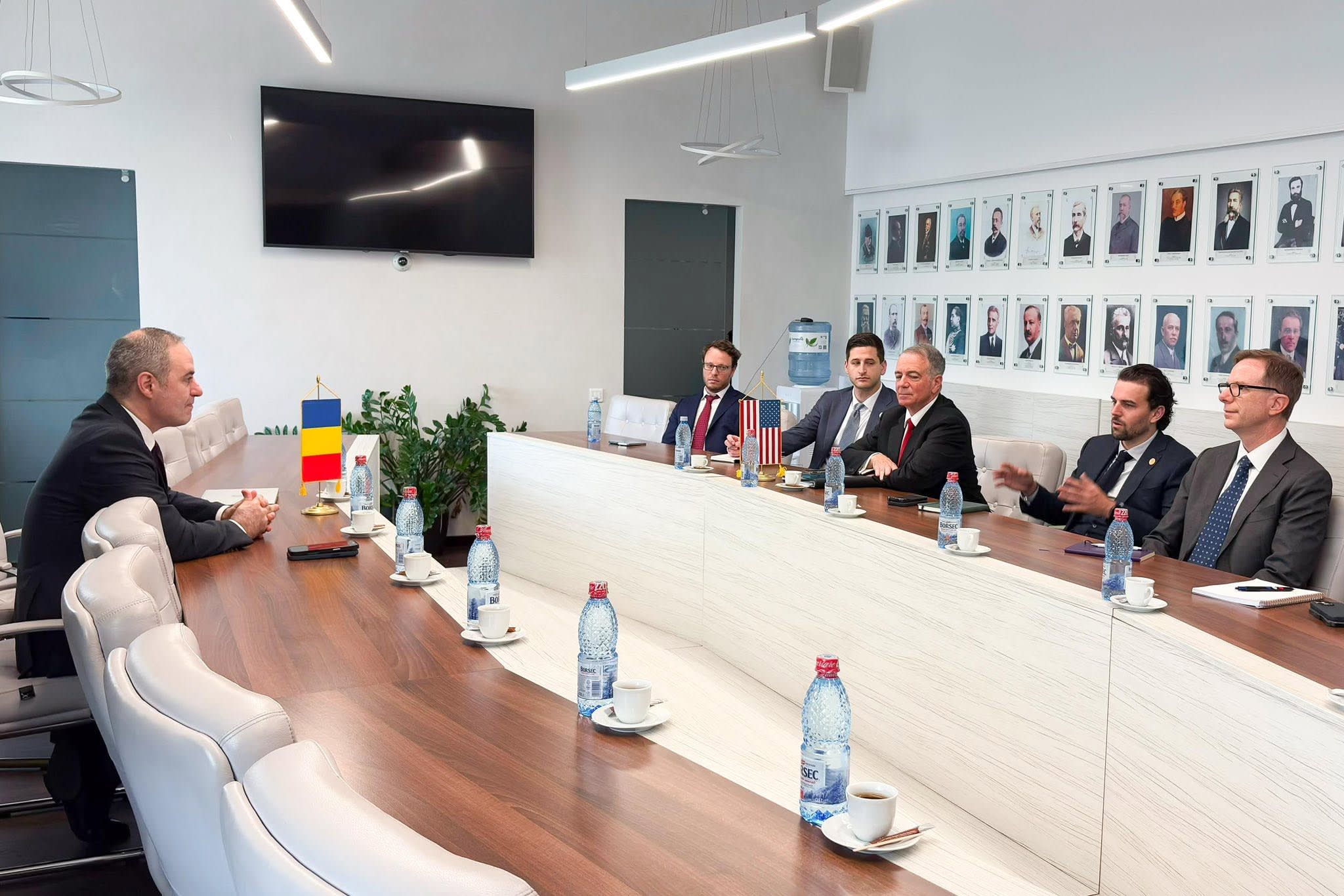 Alexandru Nazare întâlnește delegația SUA pentru atragerea capitalului american în România