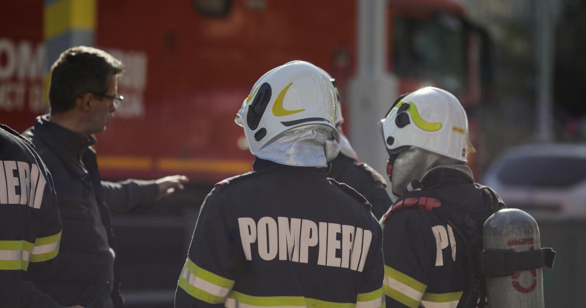 Un bărbat de 58 de ani s-a stins din viață într-un incendiu la Comănești, două femei au fost rănite