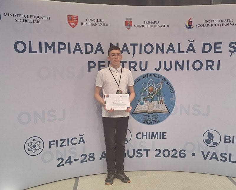 Elev din Piatra-Neamț participând la olimpiadă de științe Elev din Piatra-Neamț participând la olimpiadă de științe