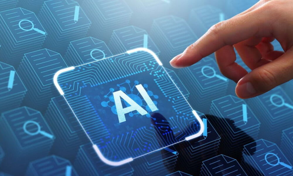 Imagine cu roboți industriali și oameni în fabrică Imagine cu roboți industriali și oameni în fabrică