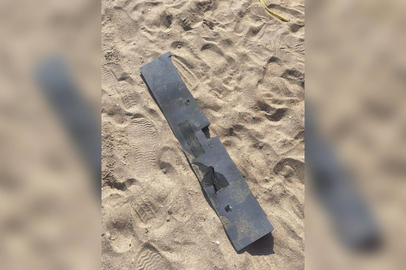 Obiect asemănător unui dron scos din apă la Eforie Obiect asemănător unui dron scos din apă la Eforie