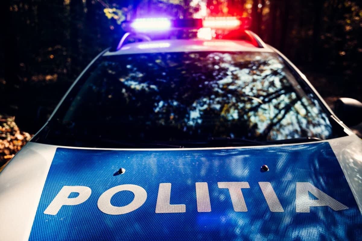 Mașină avariată proiectată într-o terasă din Lugoj