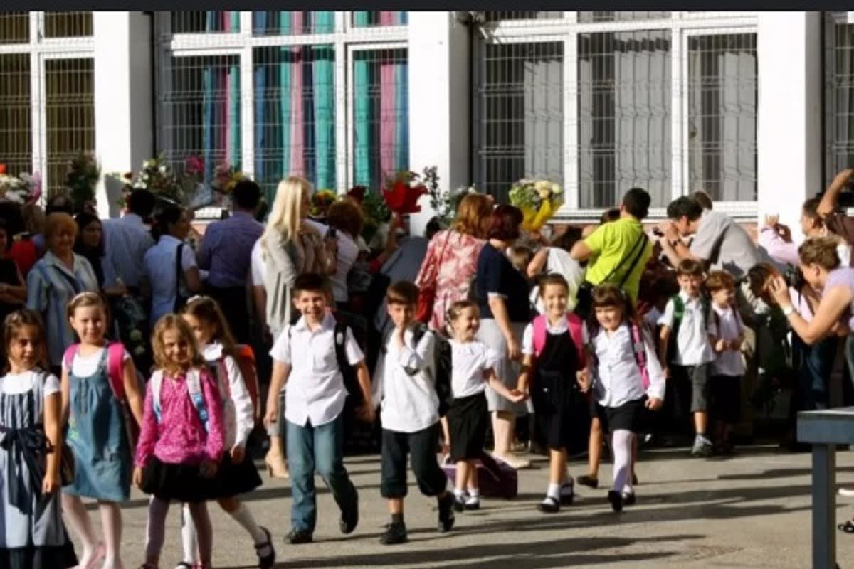 Elevi în clasă în Prahova în septembrie 2026 Elevi în clasă în Prahova în septembrie 2026