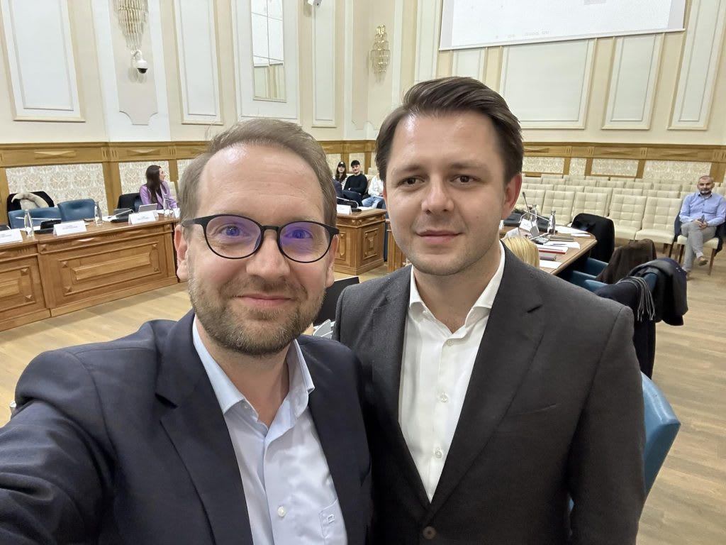Viceprimarul Ruben Lațcău în timpul unei ședințe a consiliului local Timișoara