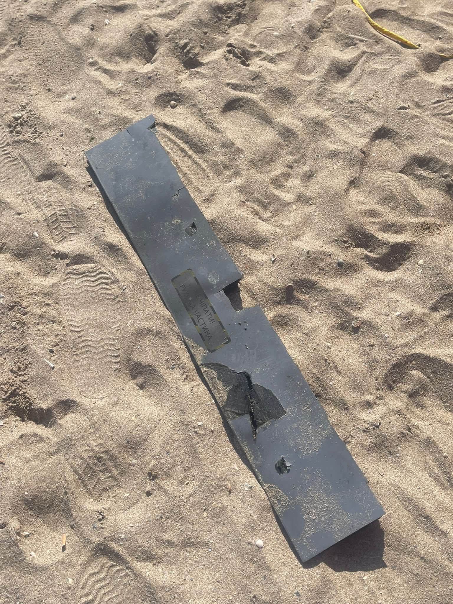 Fragmente de dronă găsite pe plajele din România Fragmente de dronă găsite pe plajele din România