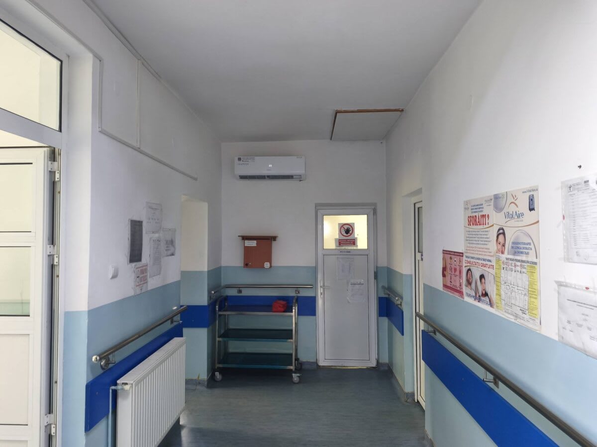 Clădirea centrului de sănătate din Căpreni cu echipamente noi Clădirea centrului de sănătate din Căpreni cu echipamente noi