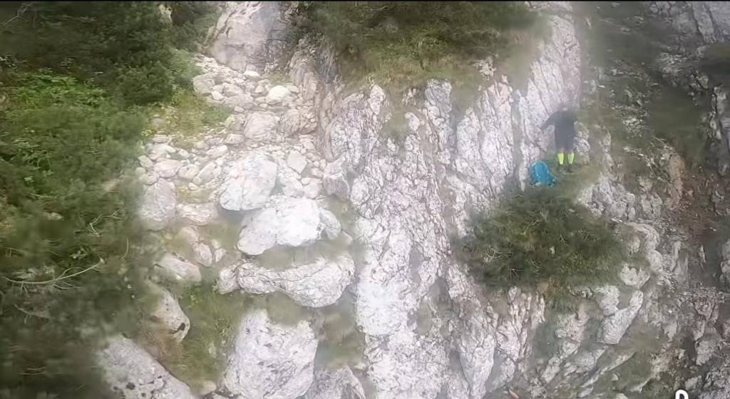 Elicopter de salvare în Munții Piatra Craiului, intervenție aeriană Elicopter de salvare în Munții Piatra Craiului, intervenție aeriană