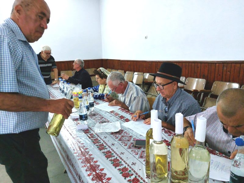 Degustare de țuică de prună la Boțești, Argeș Degustare de țuică de prună la Boțești, Argeș