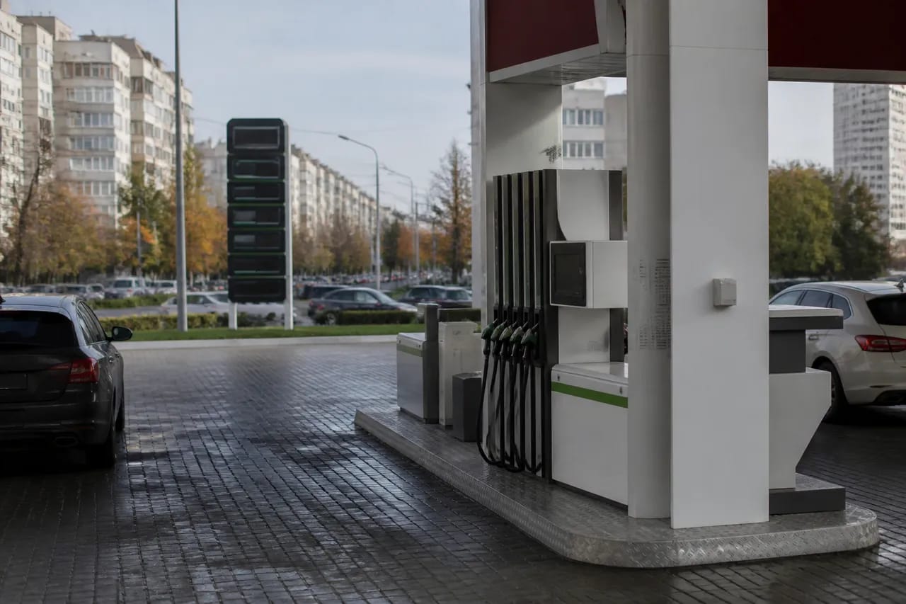 Prețurile carburanților rămân stabile în marile orașe, dar benzina în București depășește 9,50 lei