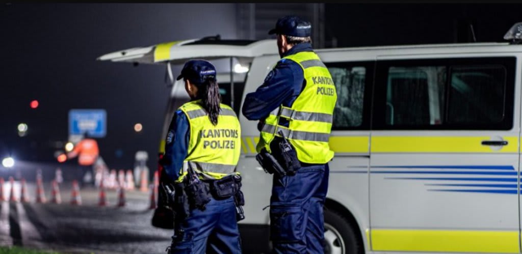 Poliție elvețiană în zona hipodromului din Aarau după incident