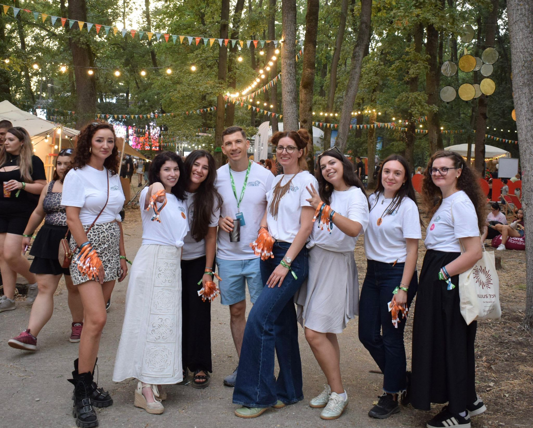 Echipă medicală la standul HPV Free City în timpul festivalului