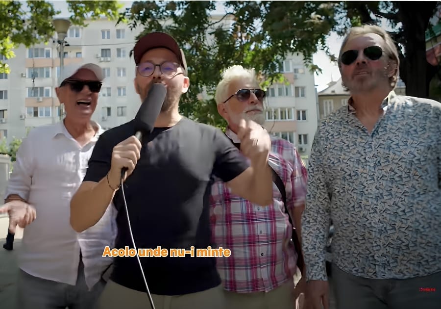 Grupul Divertis în studio, realizând parodia muzicală despre disputa de la Patiseria Amzei Grupul Divertis în studio, realizând parodia muzicală despre disputa de la Patiseria Amzei