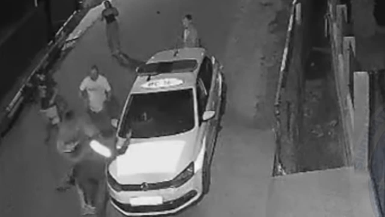 Imagini de la Faraoani: polițiști agresați cu focuri de armă, dacă exista TASER