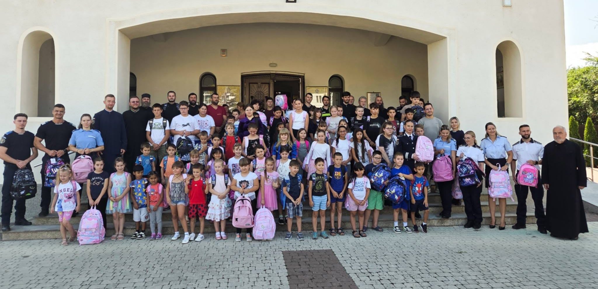 Jandarmi, polițiști și pompieri din Timiș au sprijinit începutul școlii în Făget