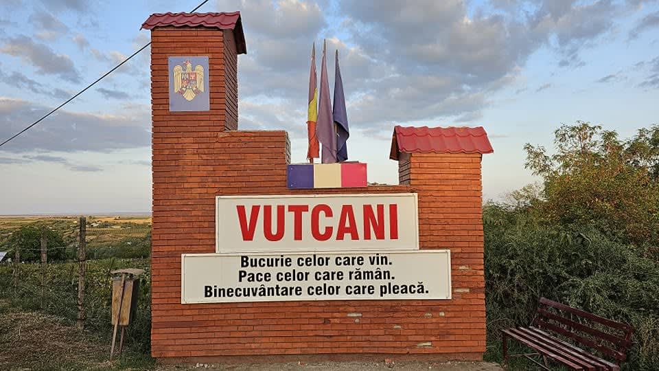 Spectacol cultural în aer liber la Vutcani, România Spectacol cultural în aer liber la Vutcani, România