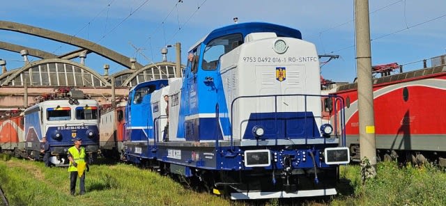 Locomotivă modernizată pe baterii la Brașov în timpul testelor Locomotivă modernizată pe baterii la Brașov în timpul testelor
