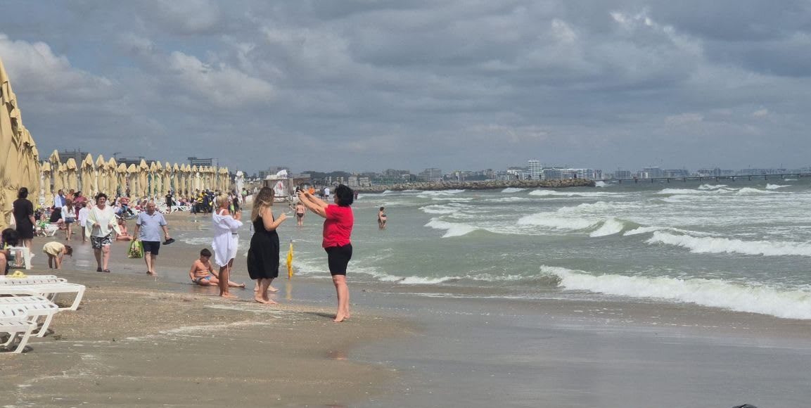 Echipaje de salvare în Mamaia Nord pentru o persoană în pericol de înec Echipaje de salvare în Mamaia Nord pentru o persoană în pericol de înec