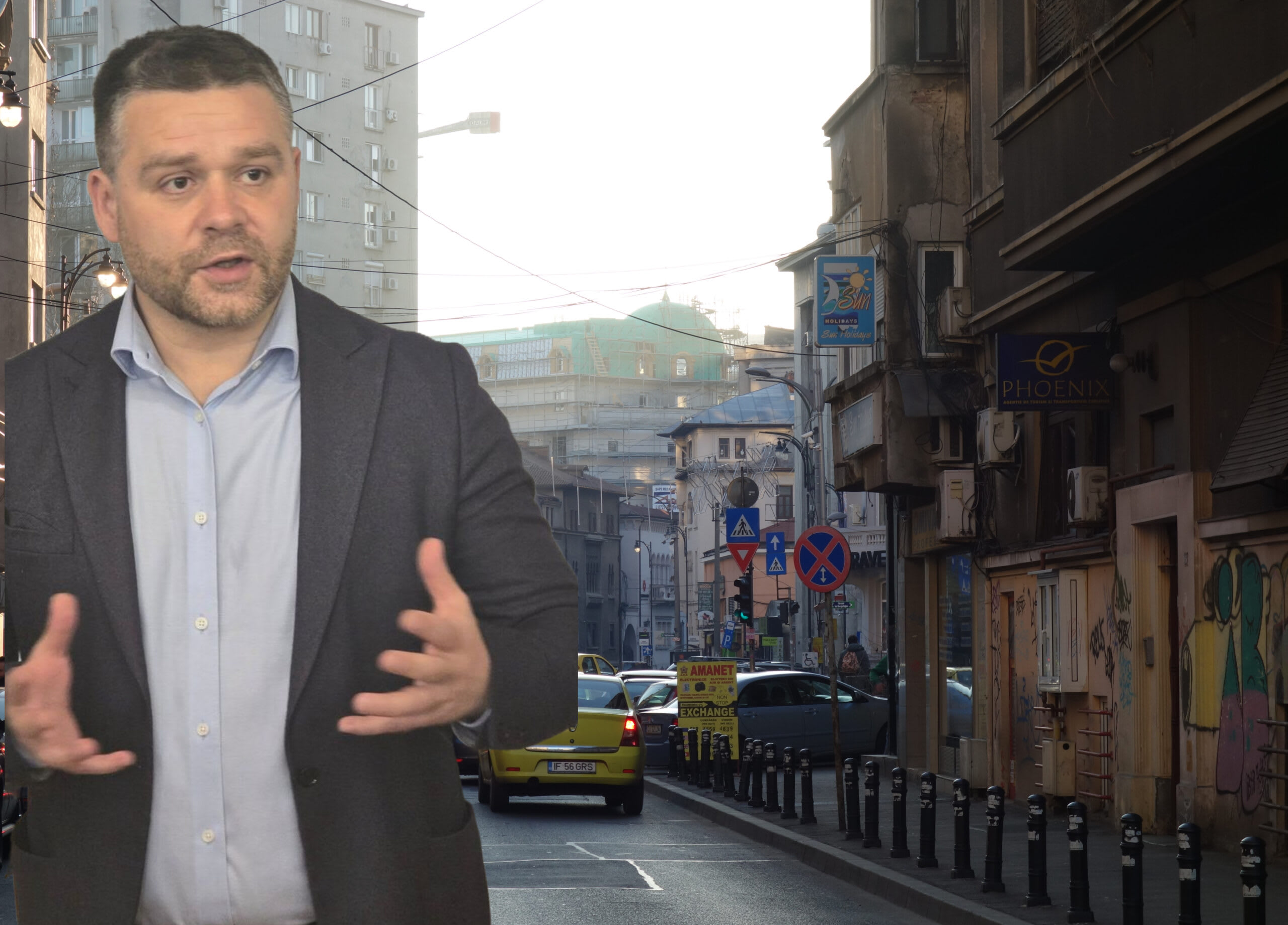 Trafic aglomerat în București, mașini în coloană pe o stradă din oraș Trafic aglomerat în București, mașini în coloană pe o stradă din oraș